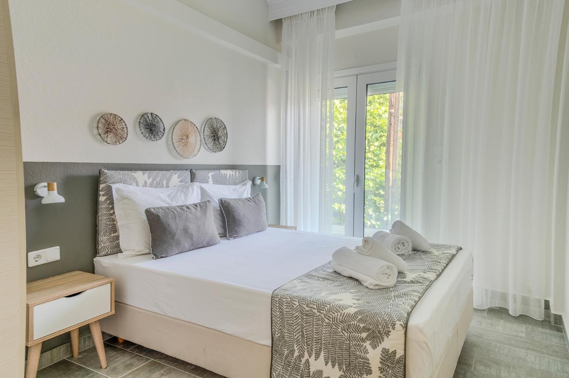 Evangelia Rooms & Apartments - A アスプロヴァルタ エクステリア 写真